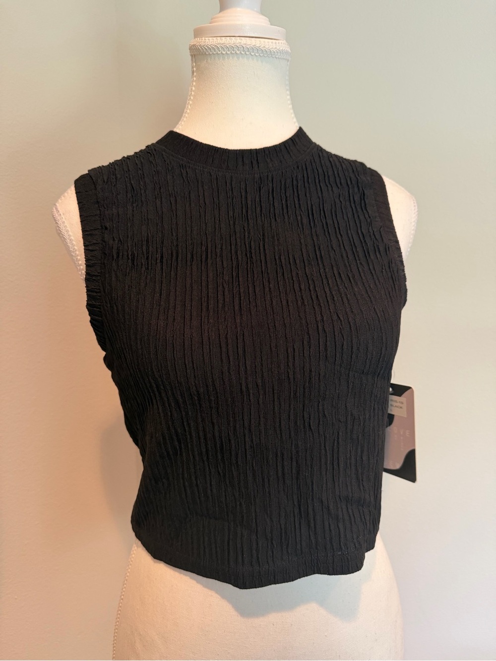 Textured Lightweight High Neck Scoop Black Crop Tank